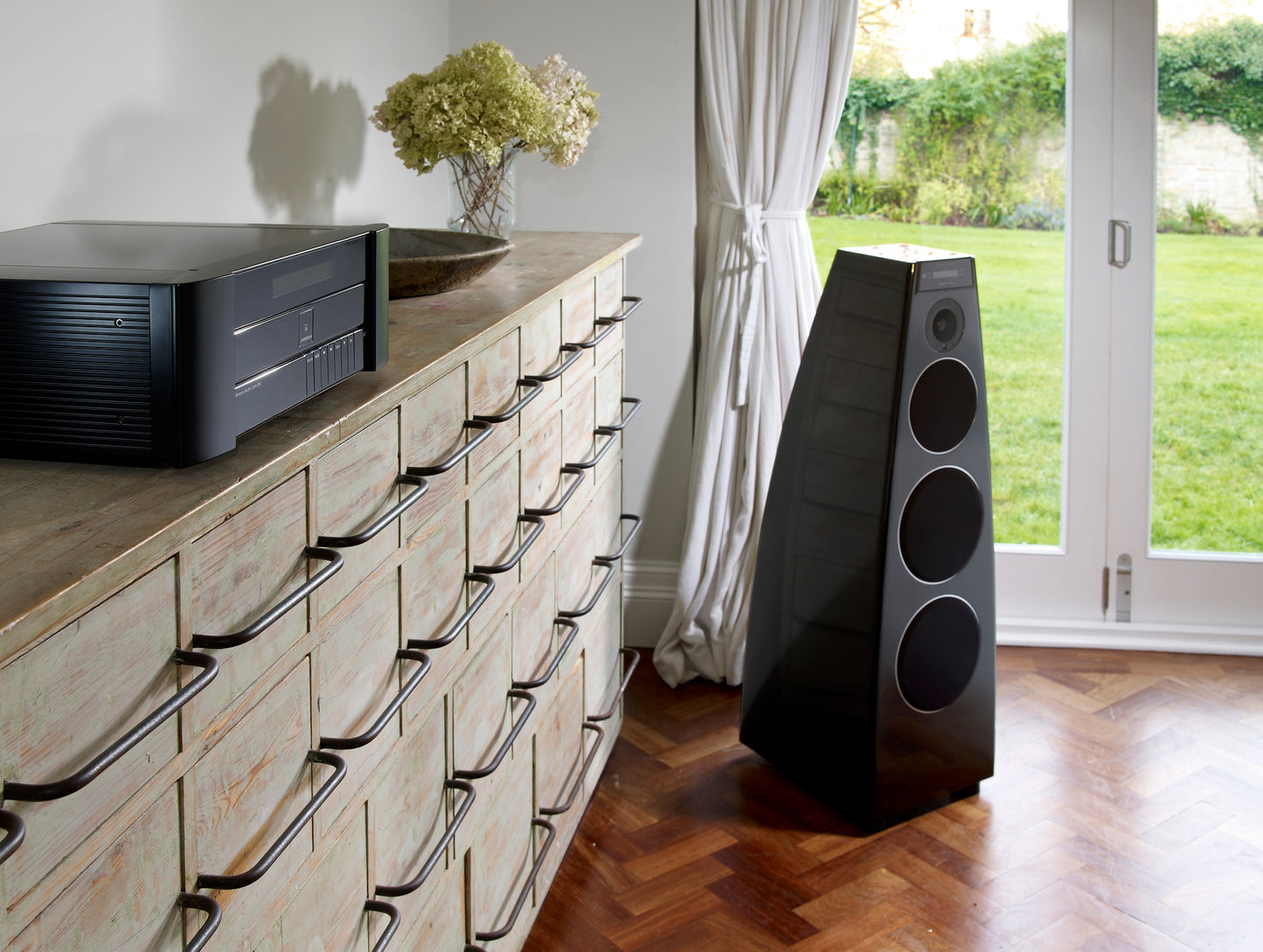 Lifestyle Image of the Meridian 818v3 Audio Core