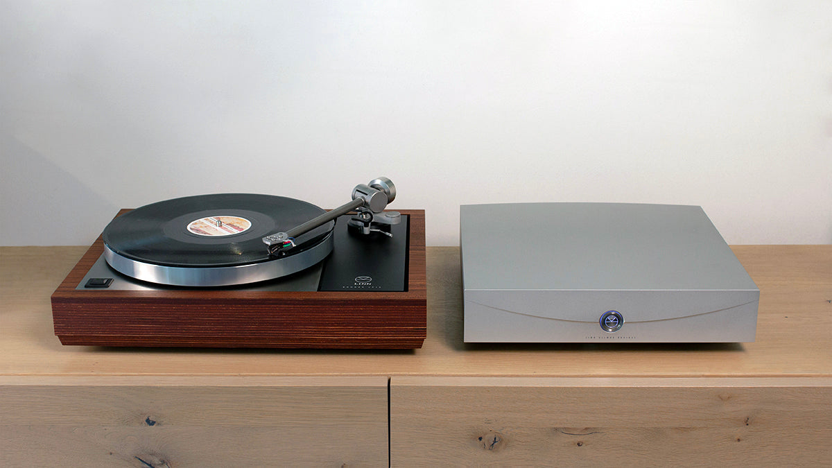 Lifestyle Image of the Linn Klimax Radikal LP12 Power Supply in Silver