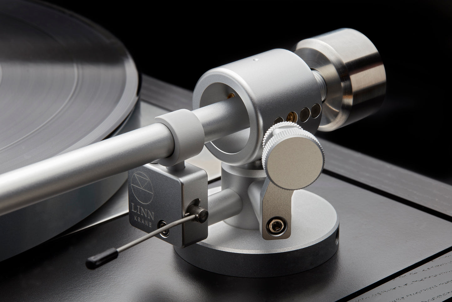 Lifestyle Image of the Linn Krane Tonearm