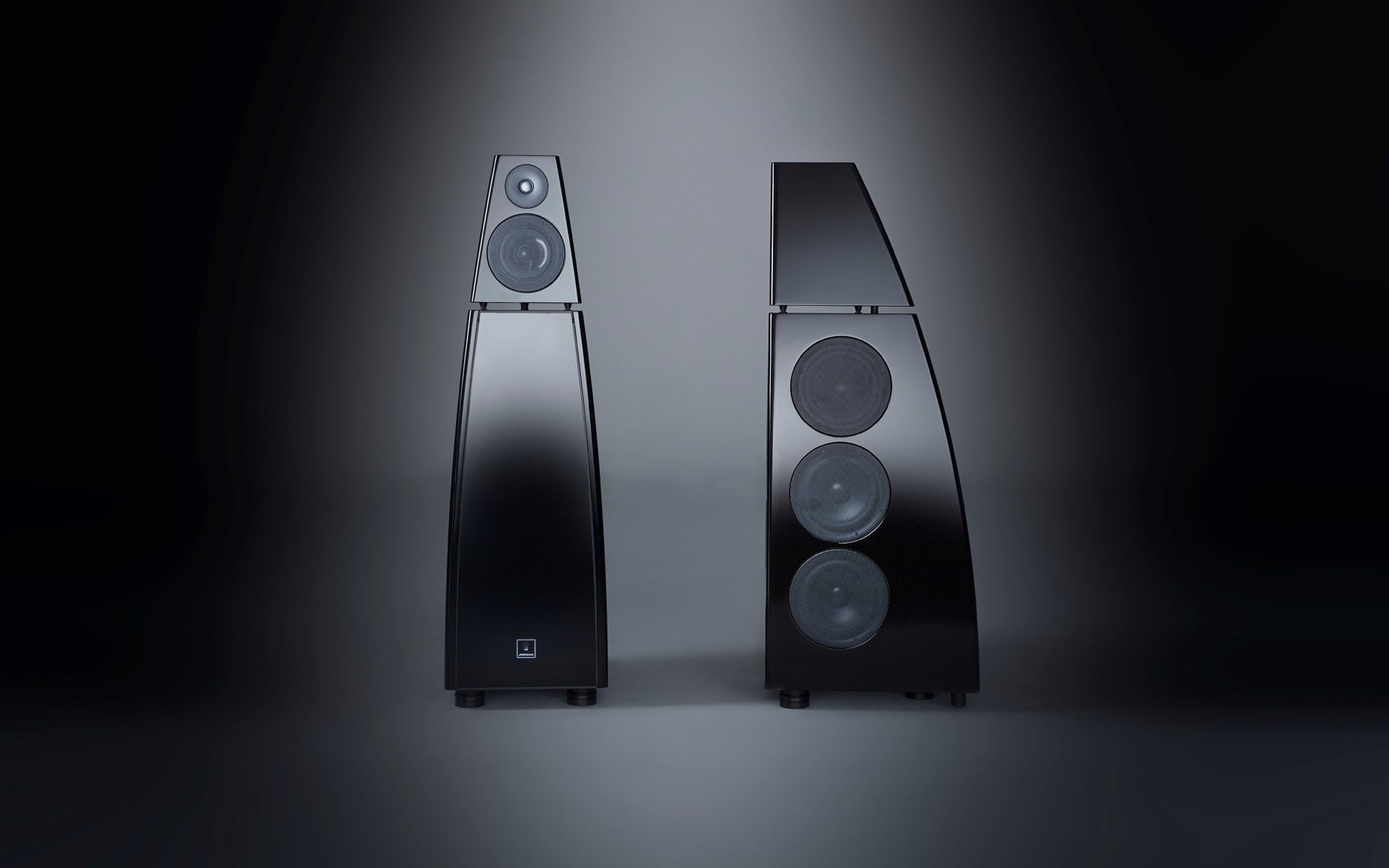 Product Image of the Meridian DSP8000XE Active Floorstanding Speakers in Gloss Black