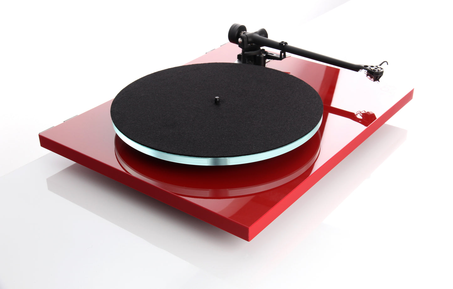 Product image of a Rega Planar 3 with ND3 Cartridge in Red.