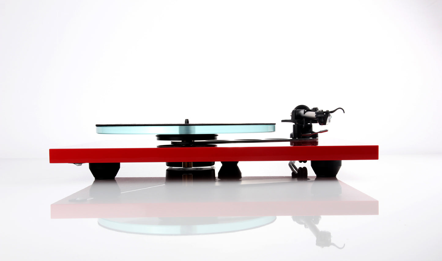 Product image of a Rega Planar 3 with ND3 Cartridge in Red.