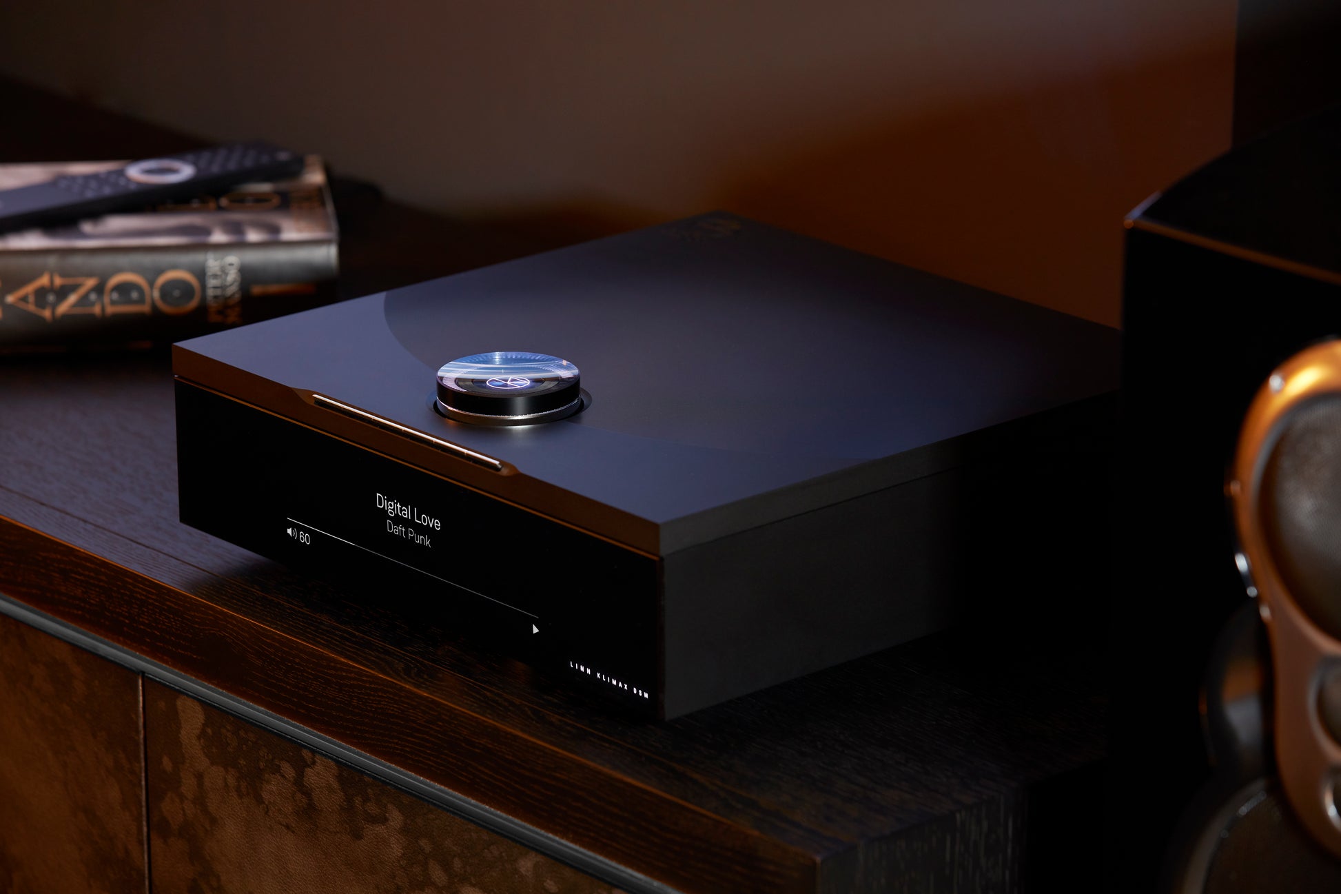 Lifestyle Image of the Linn Klimax DSM System Hub in Black
