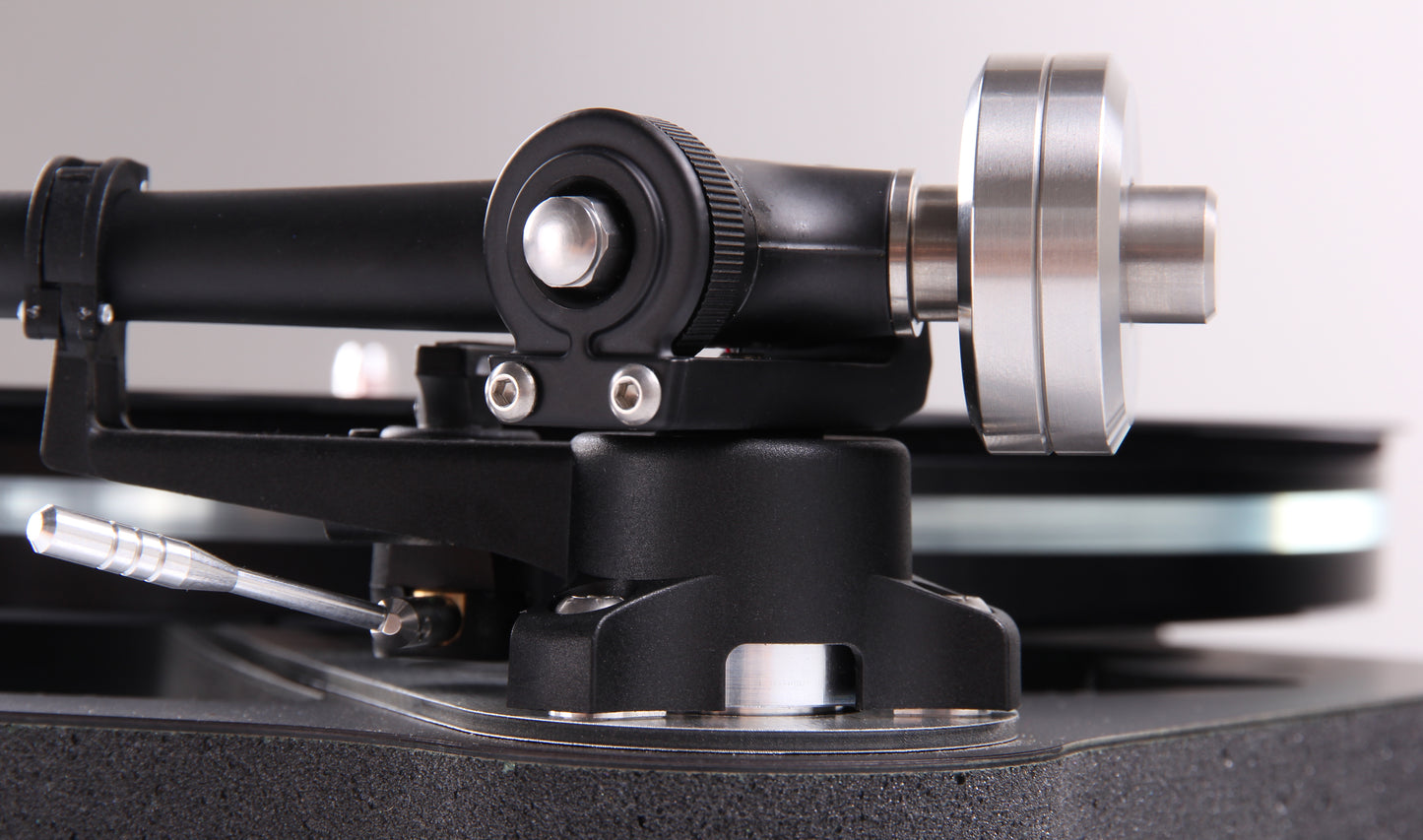 Product image of a Rega Planar 8 Turntable in black