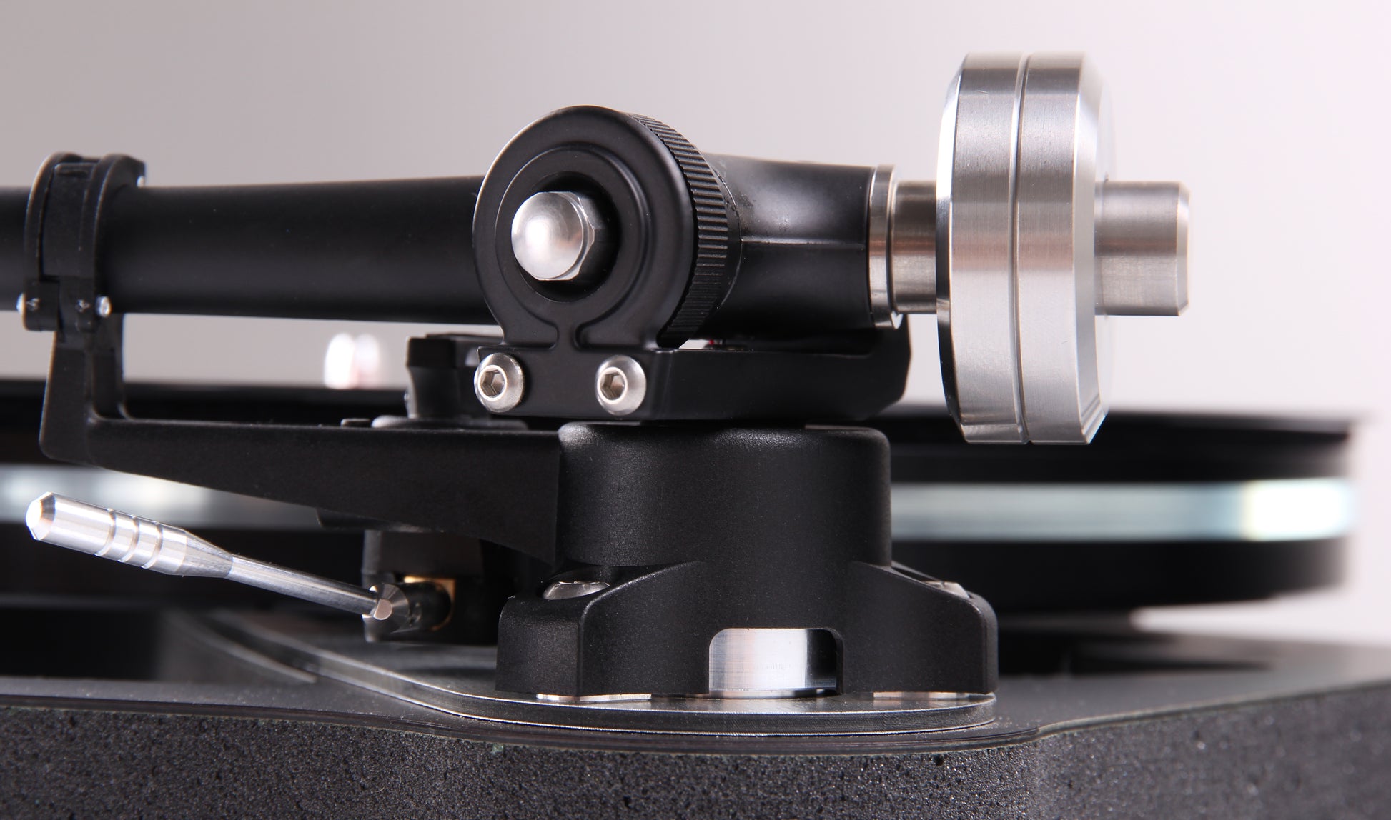 Product image of a Rega Planar 8 Turntable in black