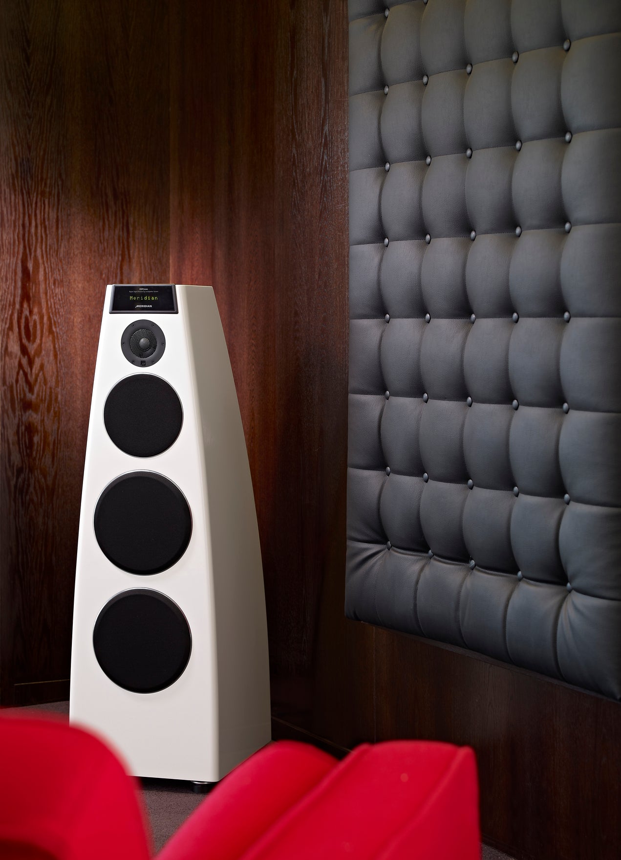 Lifestyle Image of the Meridian DSP7200SE Active Floorstanding Speakers in Gloss White
