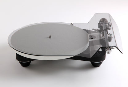 Product Image of a Rega Planar 10 with Apheta 3 cartridge in Black