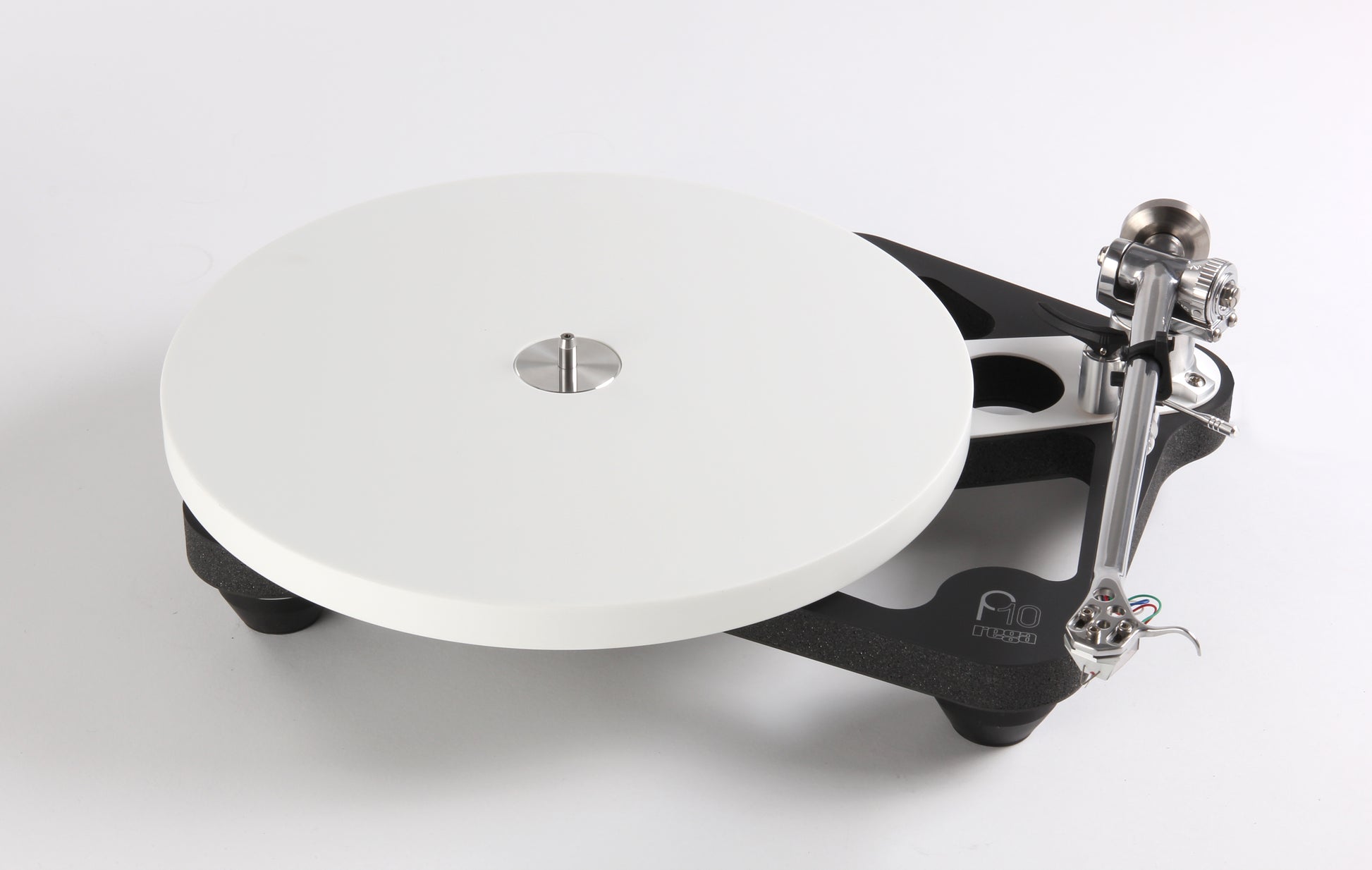 Product Image of a Rega Planar 10 with Apheta 3 cartridge in Black