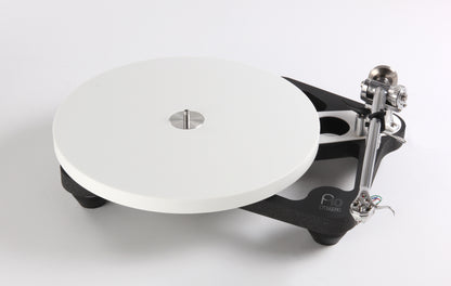 Product Image of a Rega Planar 10 with Apheta 3 cartridge in Black