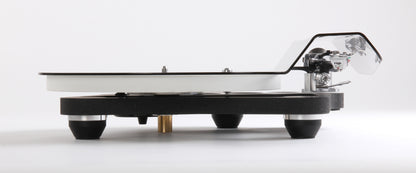 Product Image of a Rega Planar 10 with Apheta 3 cartridge in Black