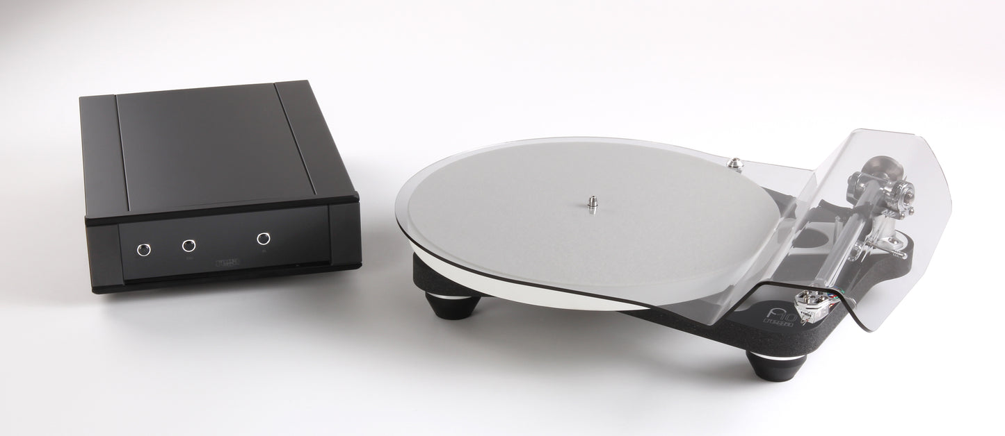Product Image of a Rega Planar 10 with Apheta 3 cartridge and power supply in Black