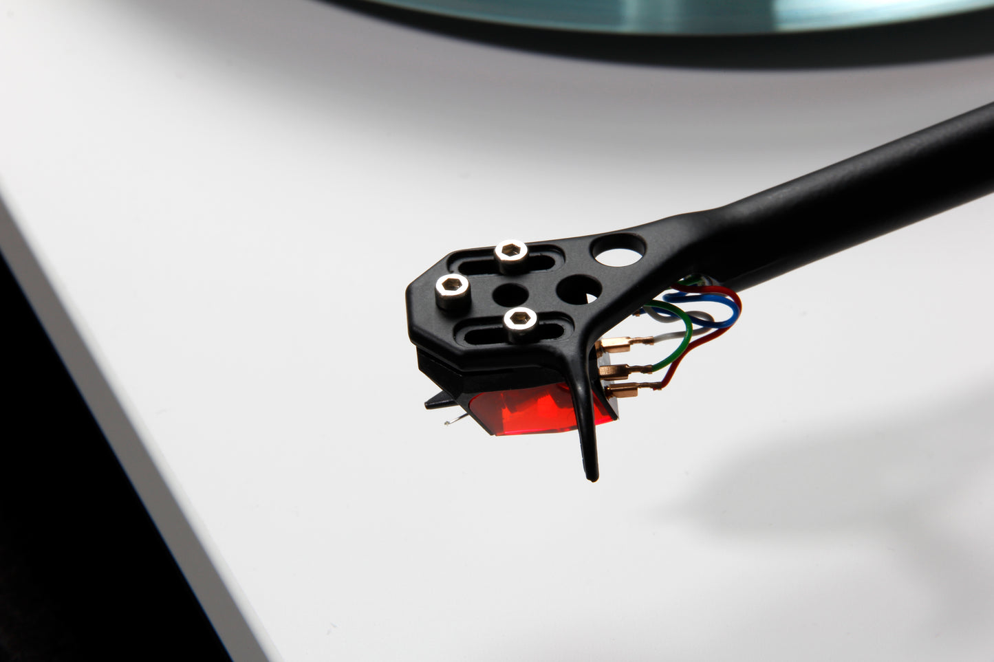 Product Image of a Rega Planar 6 Turntable in White with Ania Pro cartridge