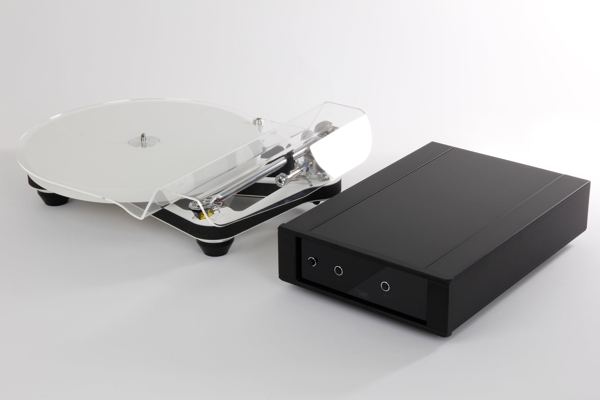 Product Image of a Rega Planar 10 with Aphelion 2 cartridge and power supply in White