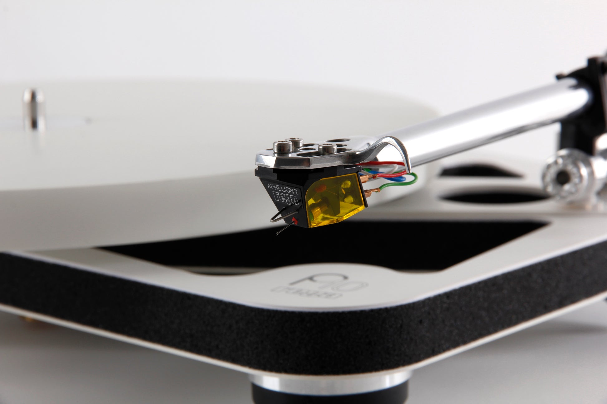 Product Image of a Rega Planar 10 with Aphelion 2 cartridge in White
