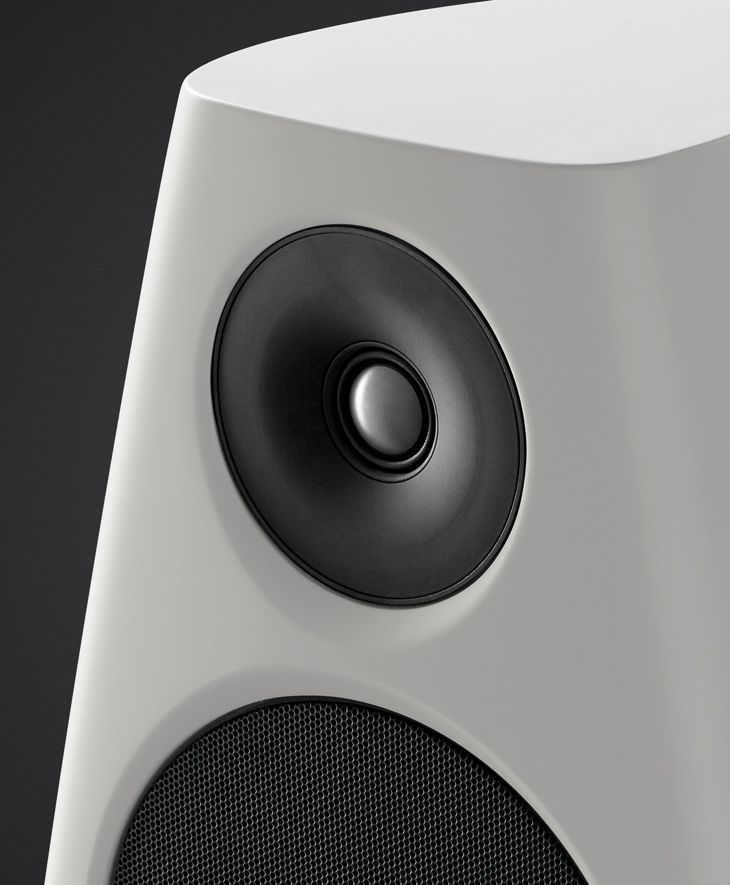 Product Image of the Meridian DSP9 Active Floorstanding Speakers in Gloss White