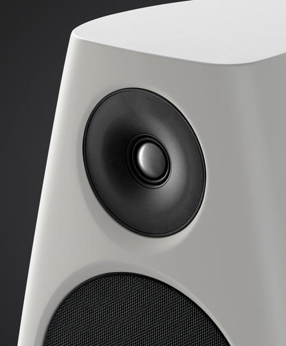 Product Image of the Meridian DSP9 Active Floorstanding Speakers in Gloss White