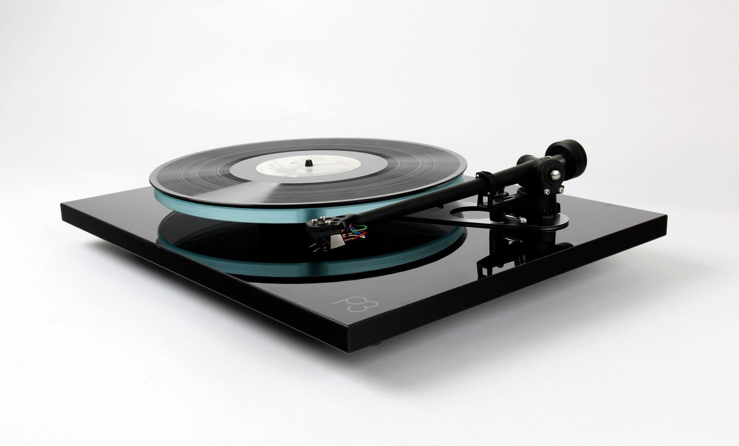 Product image of a Rega Planar 3 with ND5 Cartridge in black.