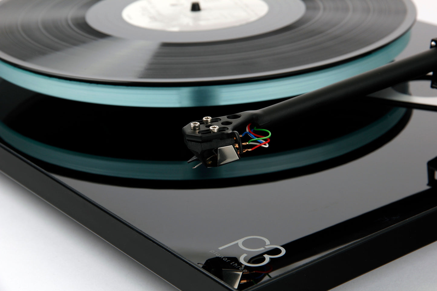 Product image of a Rega Planar 3 with ND5 Cartridge in black.