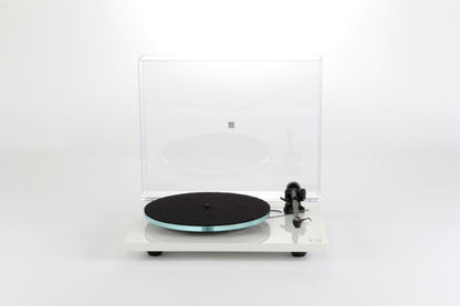 Product image of a Rega Planar 3 with ND5 Cartridge in White.