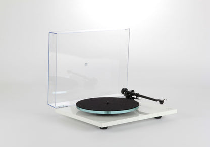 Product image of a Rega Planar 3 with ND5 Cartridge in White.