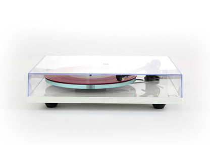 Product image of a Rega Planar 3 with ND5 Cartridge in White.