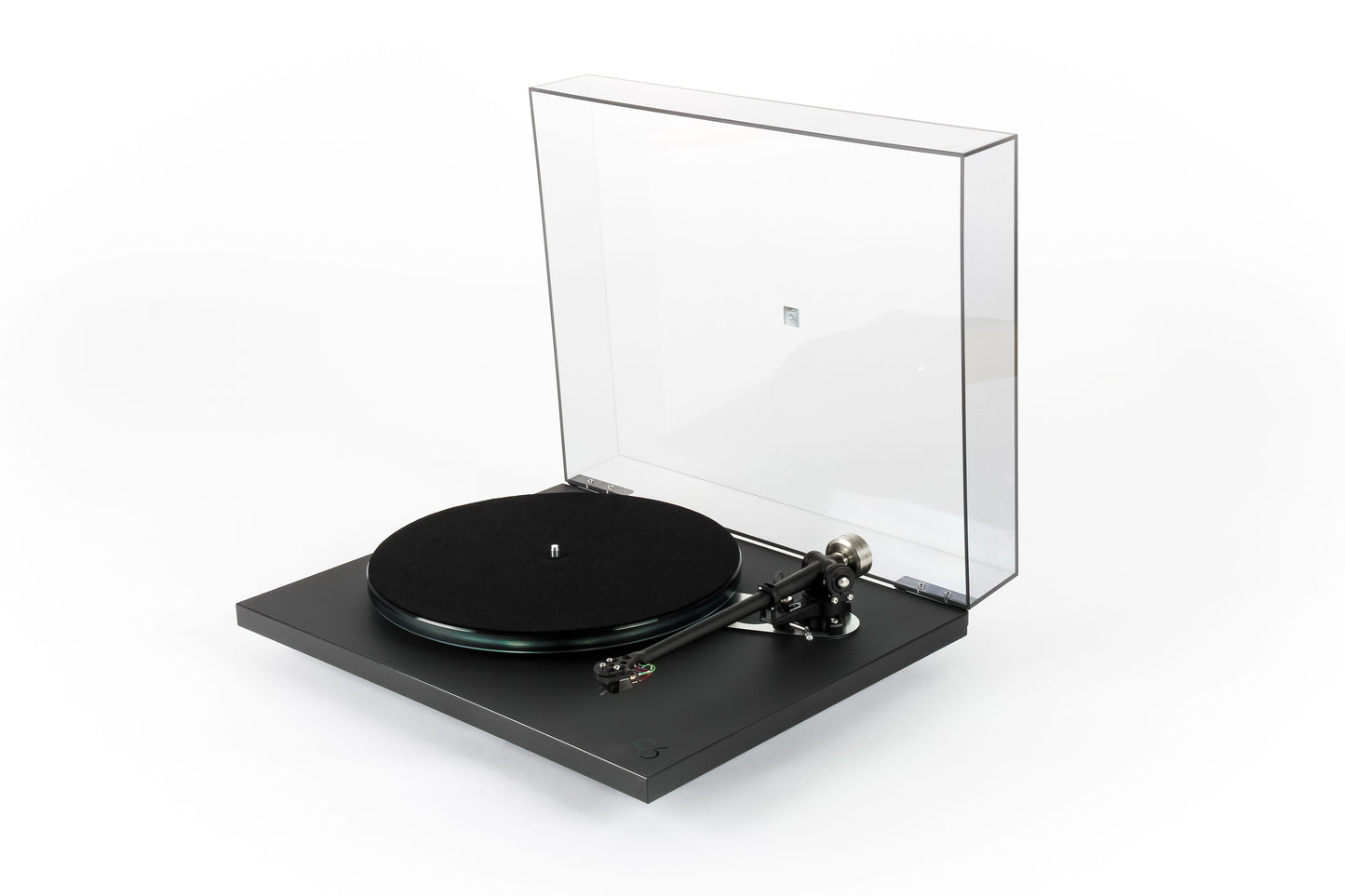 Product Image of a Rega Planar 6 turntable with ND5 cartridge in Black