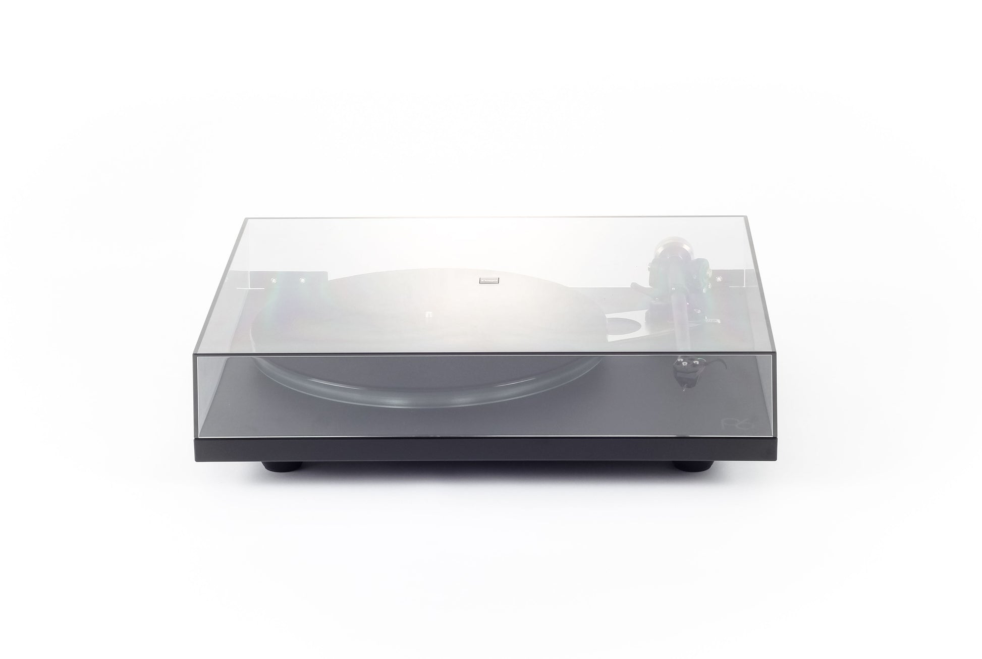 Product Image of a Rega Planar 6 turntable with ND5 cartridge in Black