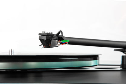 Product Image of a Rega Planar 6 turntable with ND5 cartridge in Black