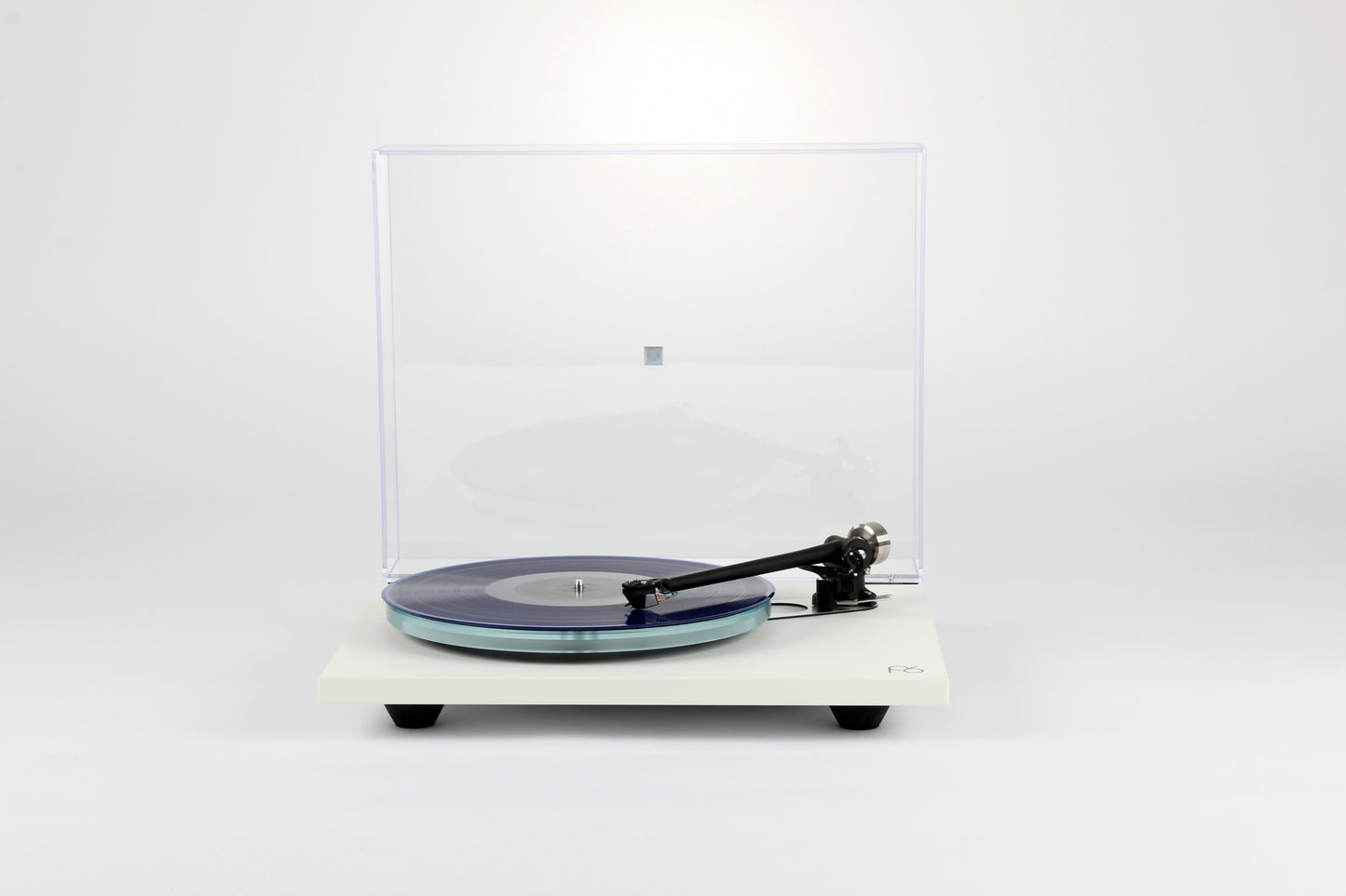Product Image of a Rega Planar 6 Turntable in White with ND5 Cartridge