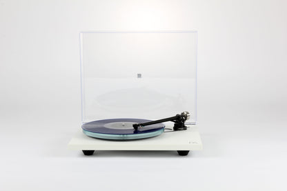 Product Image of a Rega Planar 6 Turntable in White with ND5 Cartridge