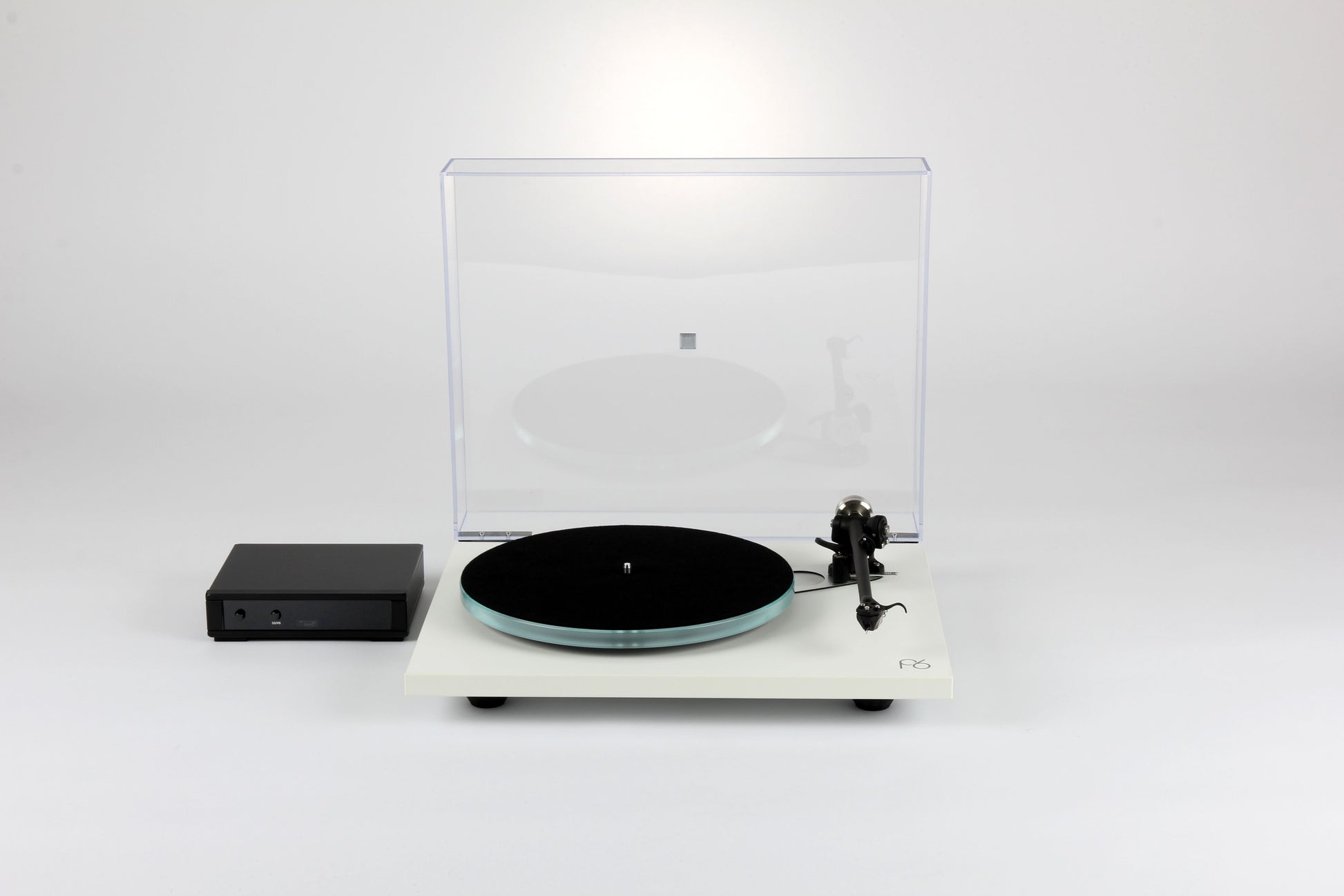Product Image of a Rega Planar 6 Turntable in White with ND5 Cartridge and Neo PSU