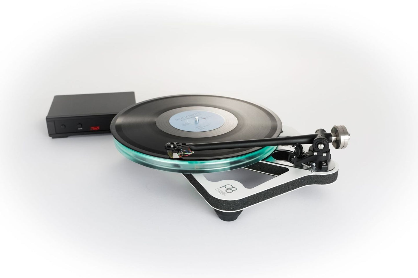 Product image of a Rega Planar 8 in white with an ND7 Cartridge and Neo power supply