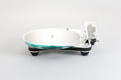 Product image of a Rega Planar 8 in white with an ND7 Cartridge