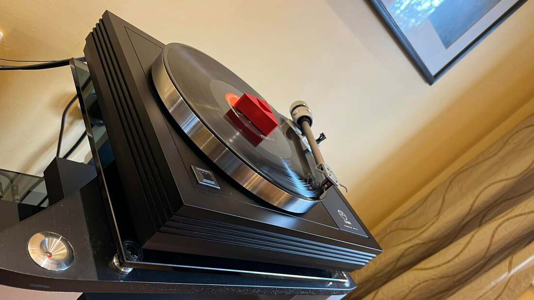 Product Image of the Tangerine Audio Evenstar Record Stabiliser in Red