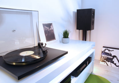 Product Image of a Rega Planar 6 Turntable in Black