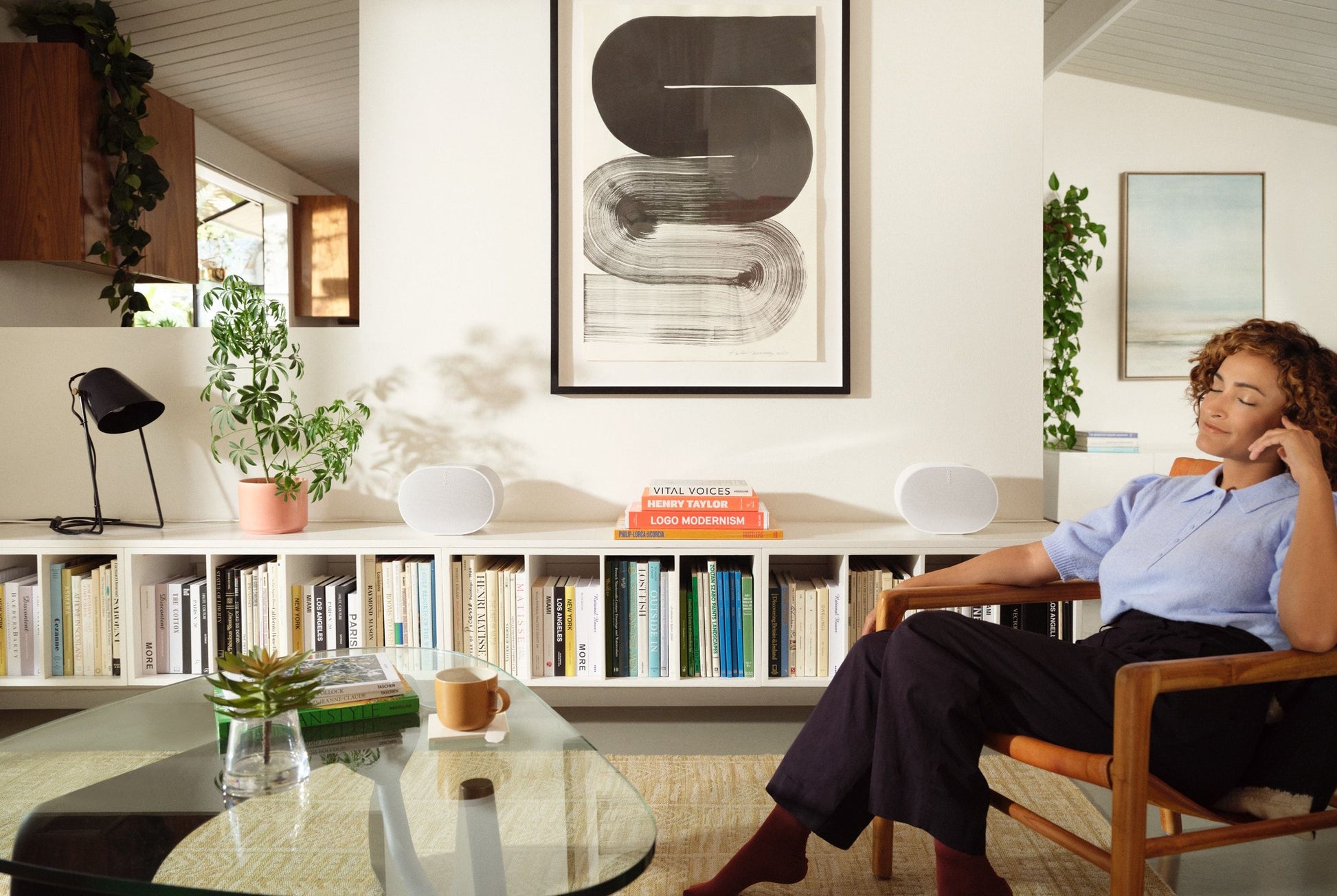 Lifestyle Image for a Sonos Era 300 in White.