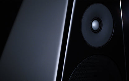 Product Image of the Meridian DSP8000XE Active Floorstanding Speakers in Gloss Black