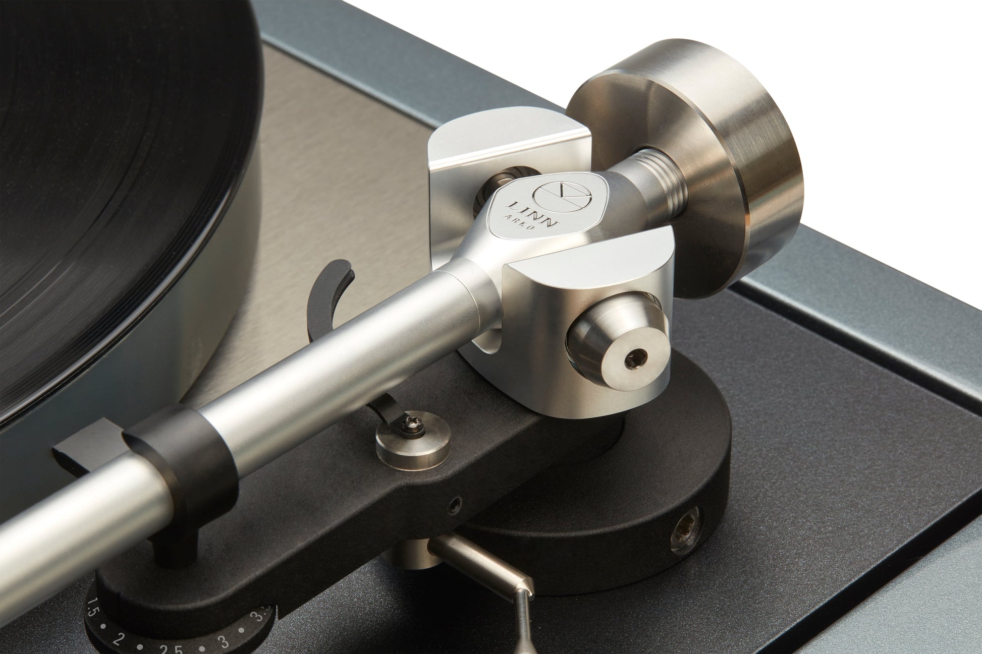 Lifestyle Image of the Linn Arko Tonearm