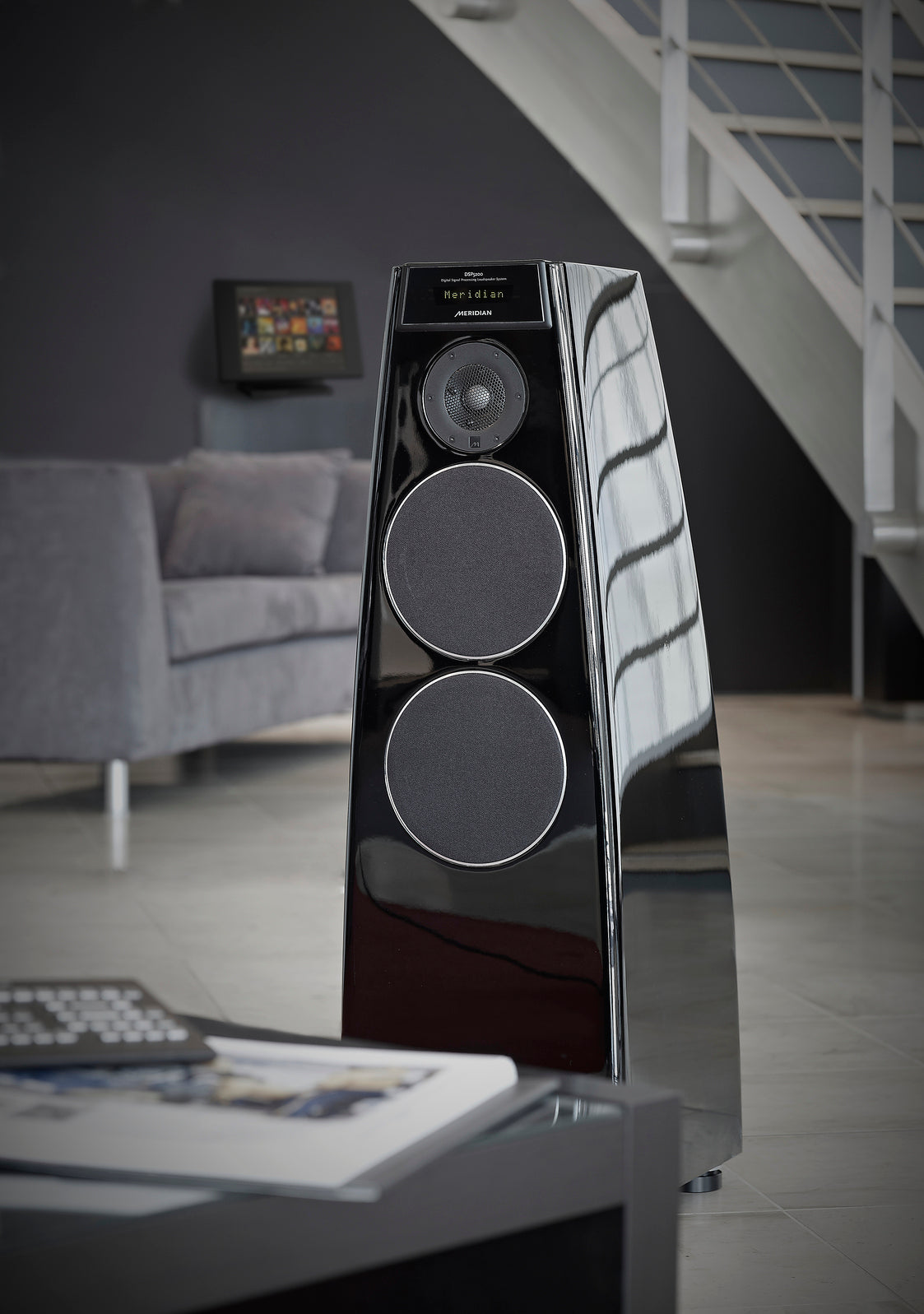 Lifestyle Image for the Meridian 5200SE Active Floorstanding Speakers in Gloss Black