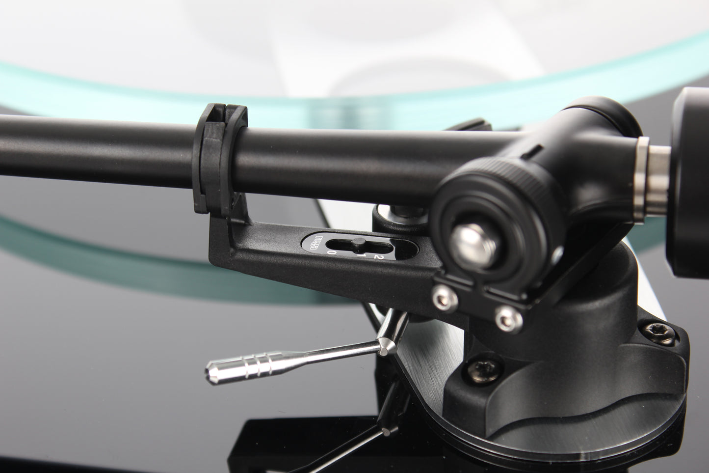 Product image of a Rega Planar 3 in black.