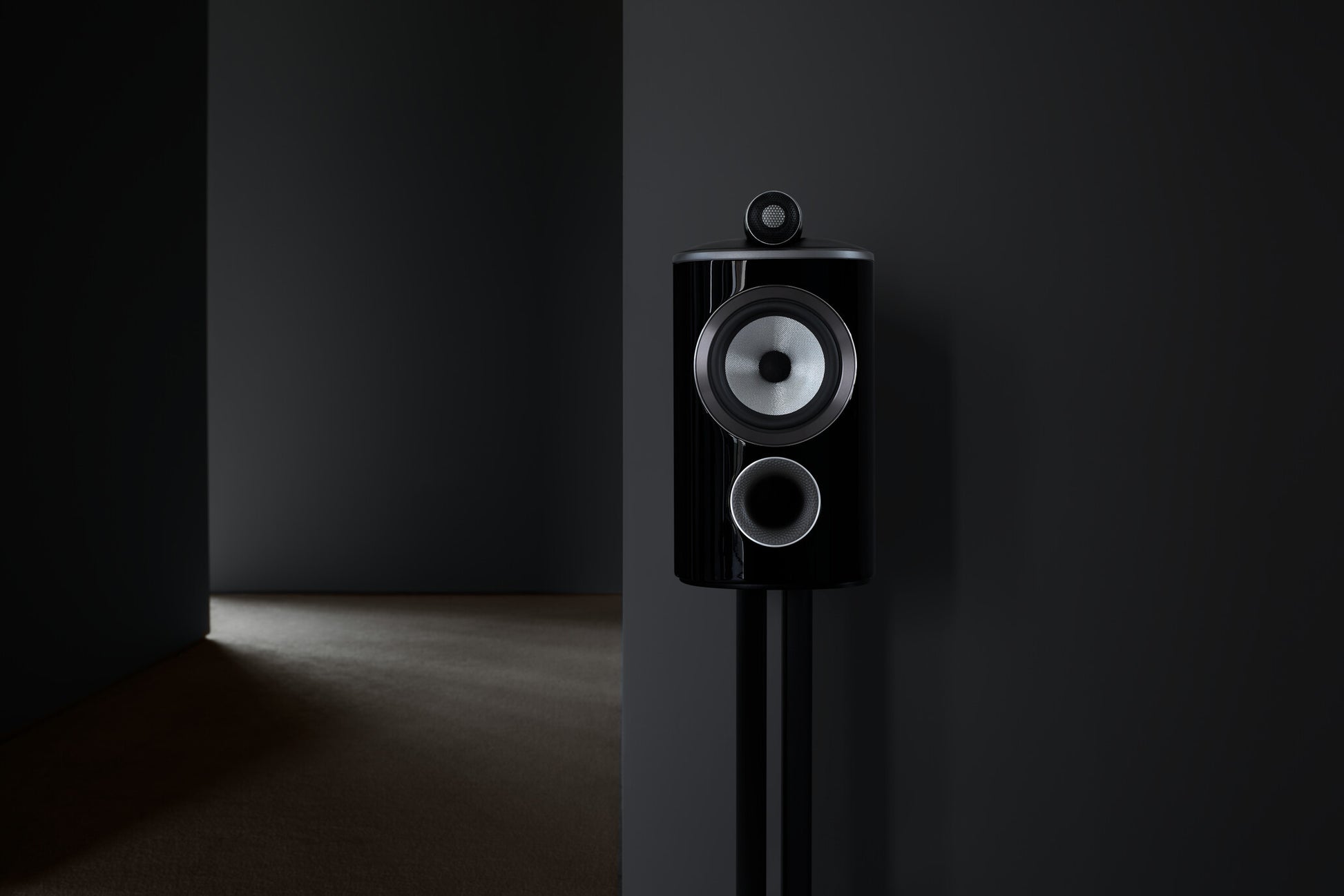 Product Image of the Bowers & Wilkins 805 D4 in Gloss Black